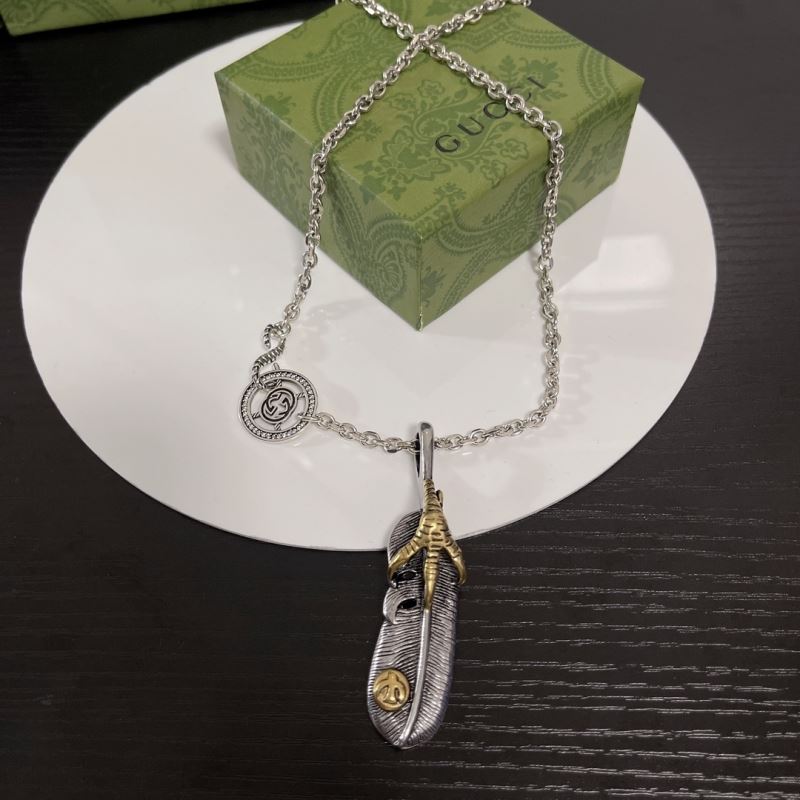 G*u*i necklaces